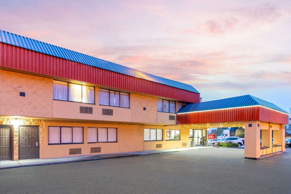 Фото Ramada by Wyndham Coquitlam