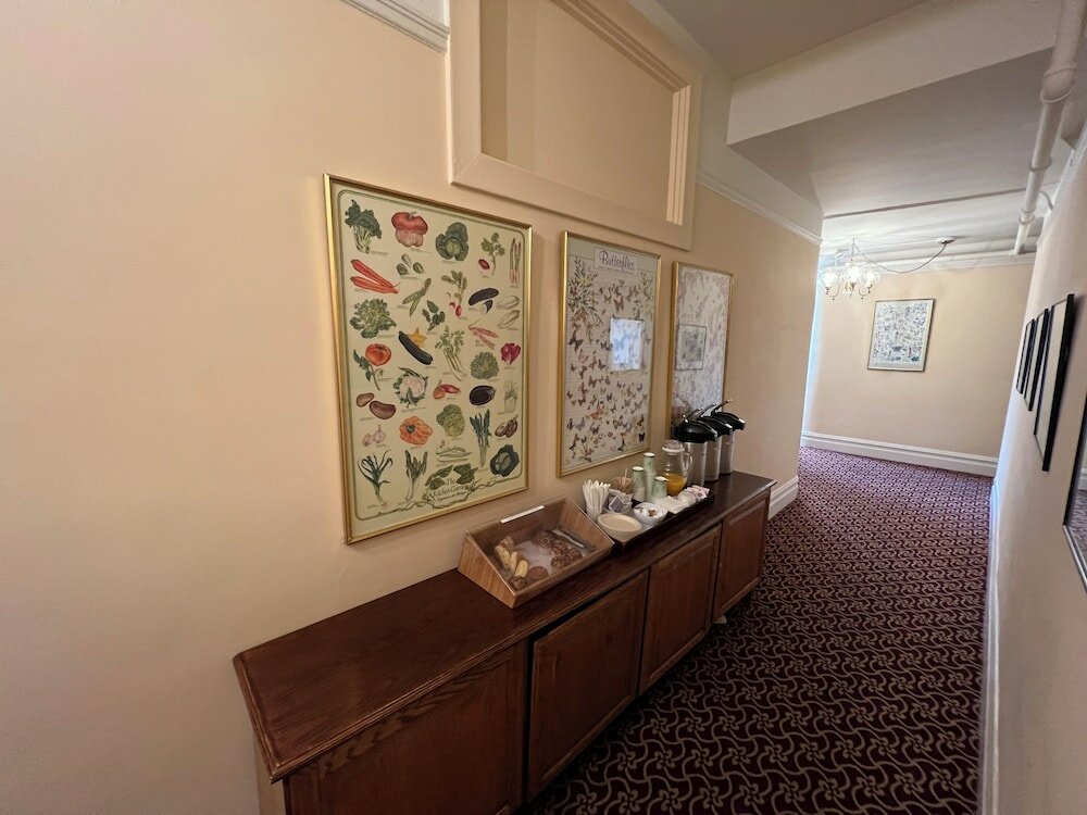 Фото The Andrews Hotel