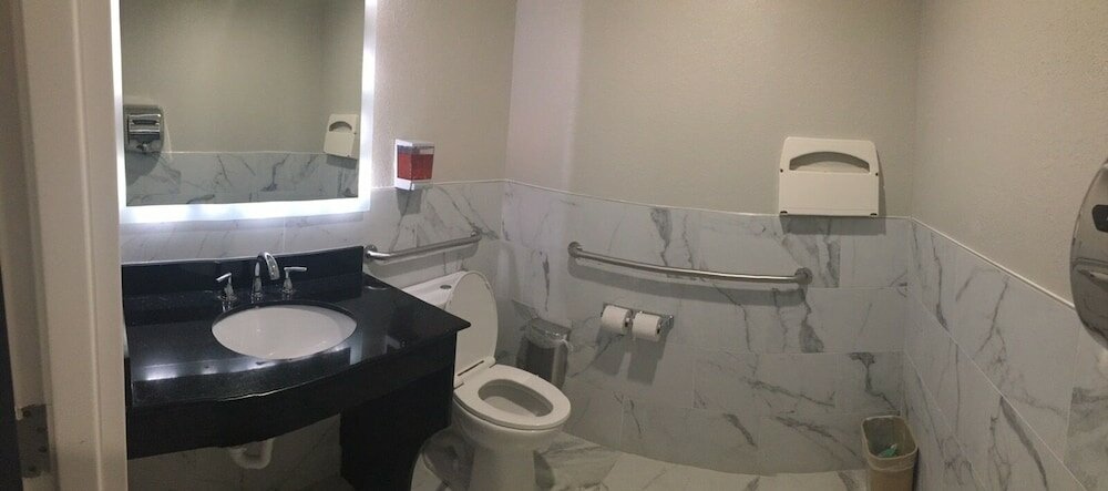 Фото Microtel Inn by Wyndham Charlotte Airport