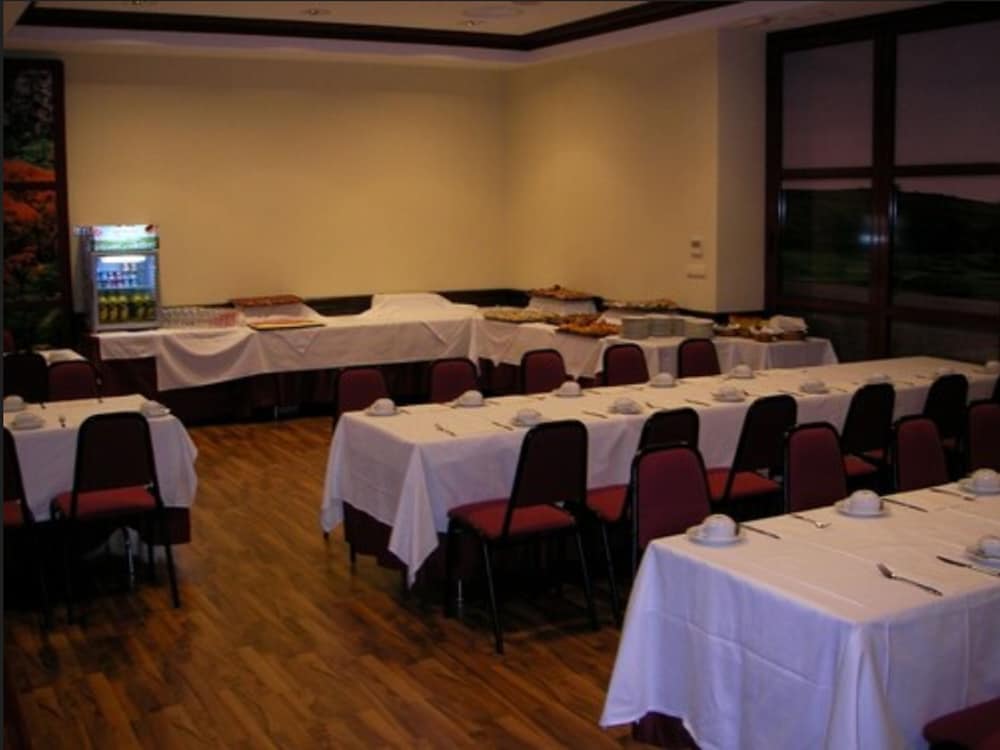 Фото Hotel Santiago de León