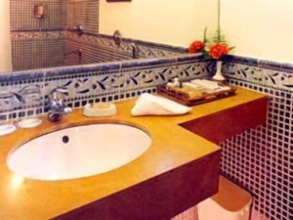 Фото Varca Palms Beach Resort