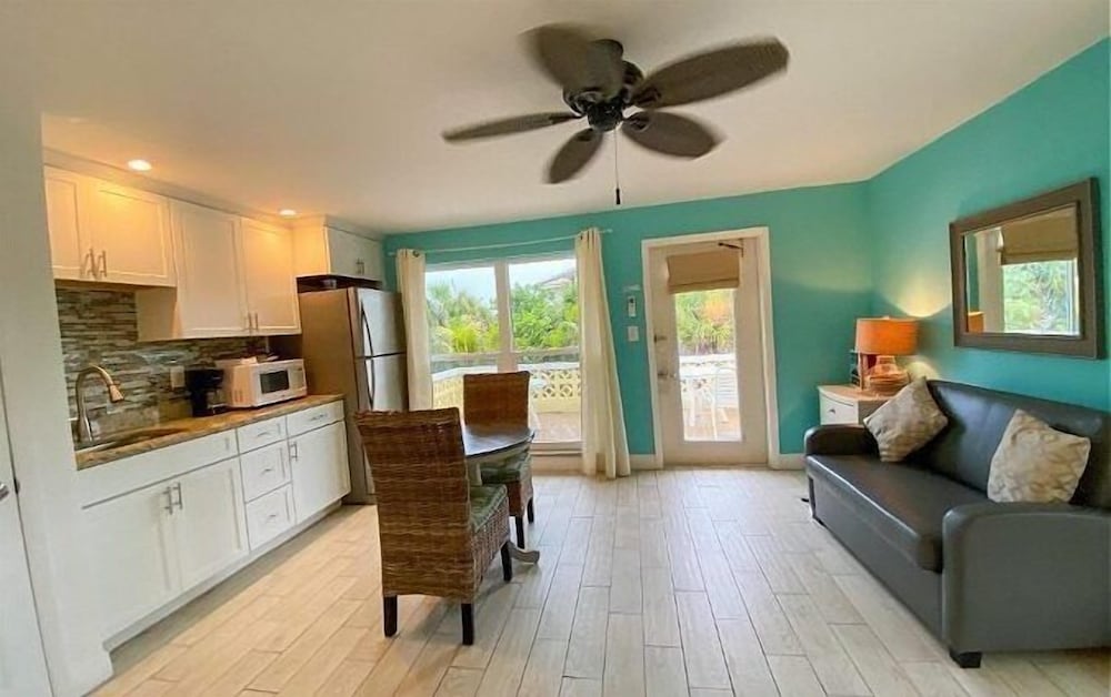 Фото Pearl Beach Inn