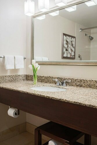 Гостиница Renaissance Newark Airport Hotel в Элизабет