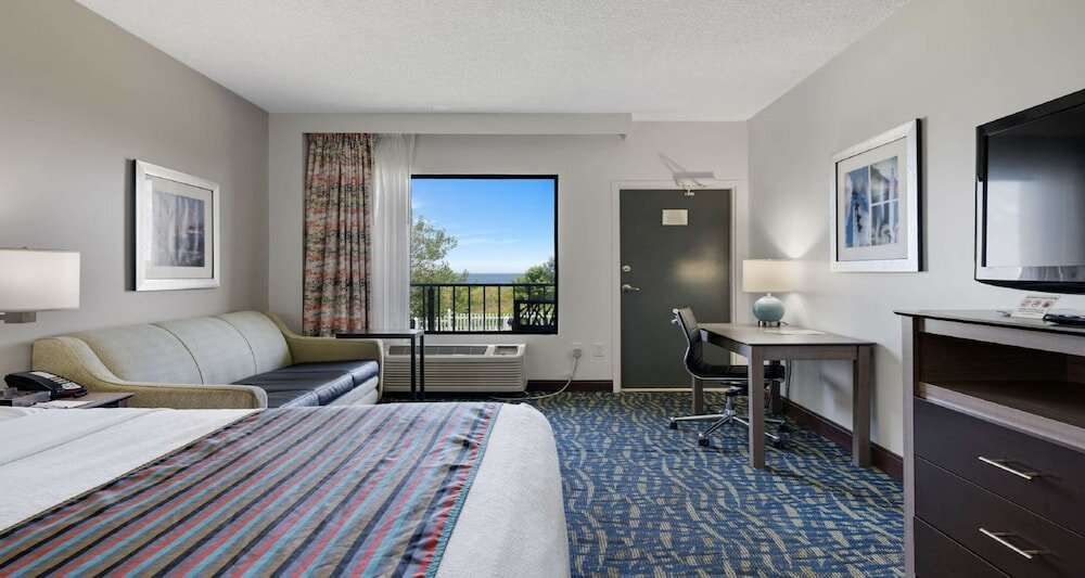 Фото Best Western Plus Holiday Sands Inn & Suites