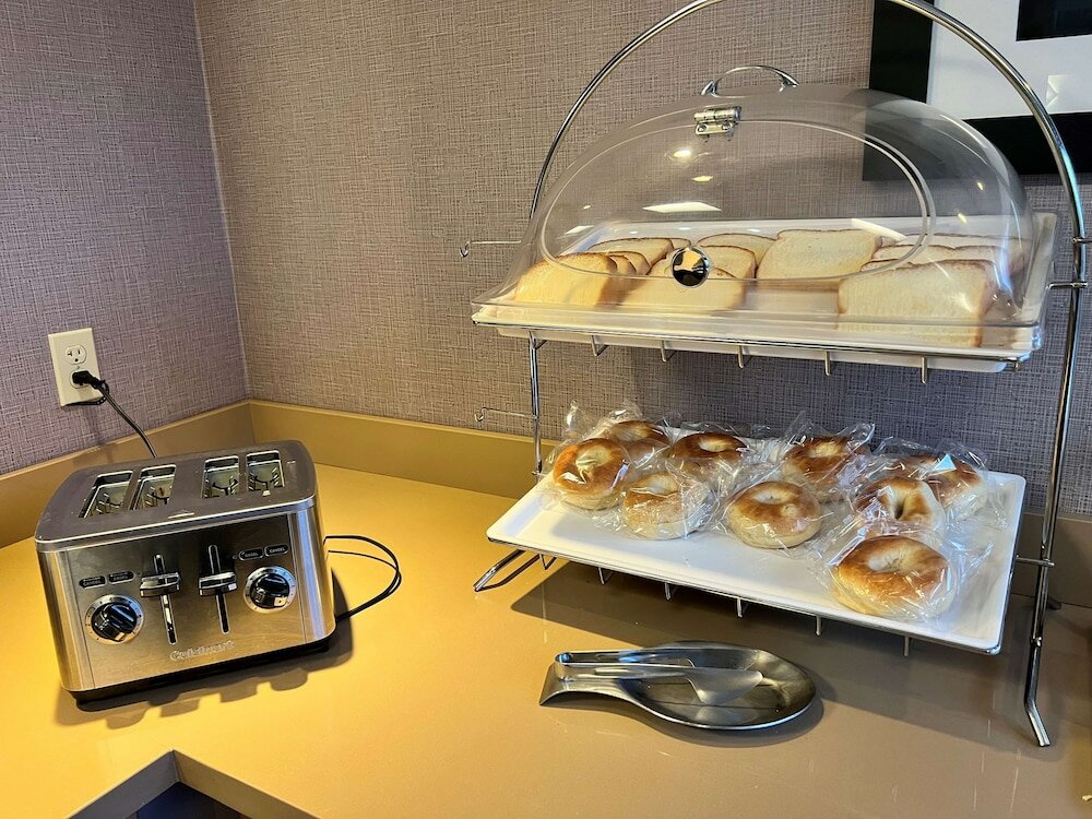 Фото SureStay Plus Hotel by Best Western Tempe University