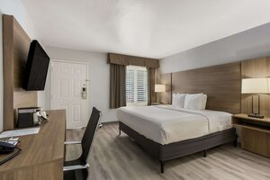 Гостиница SureStay Plus Hotel by Best Western Tempe University