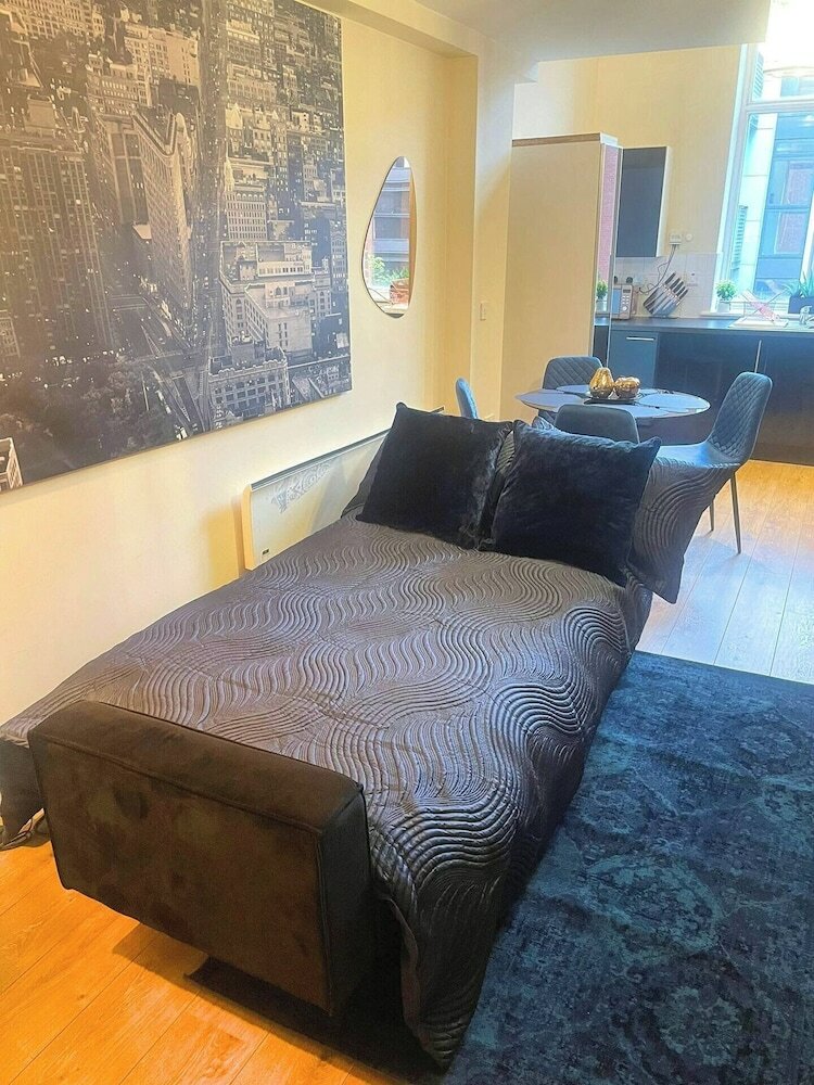 Фото Centrally Located Loft Apartment