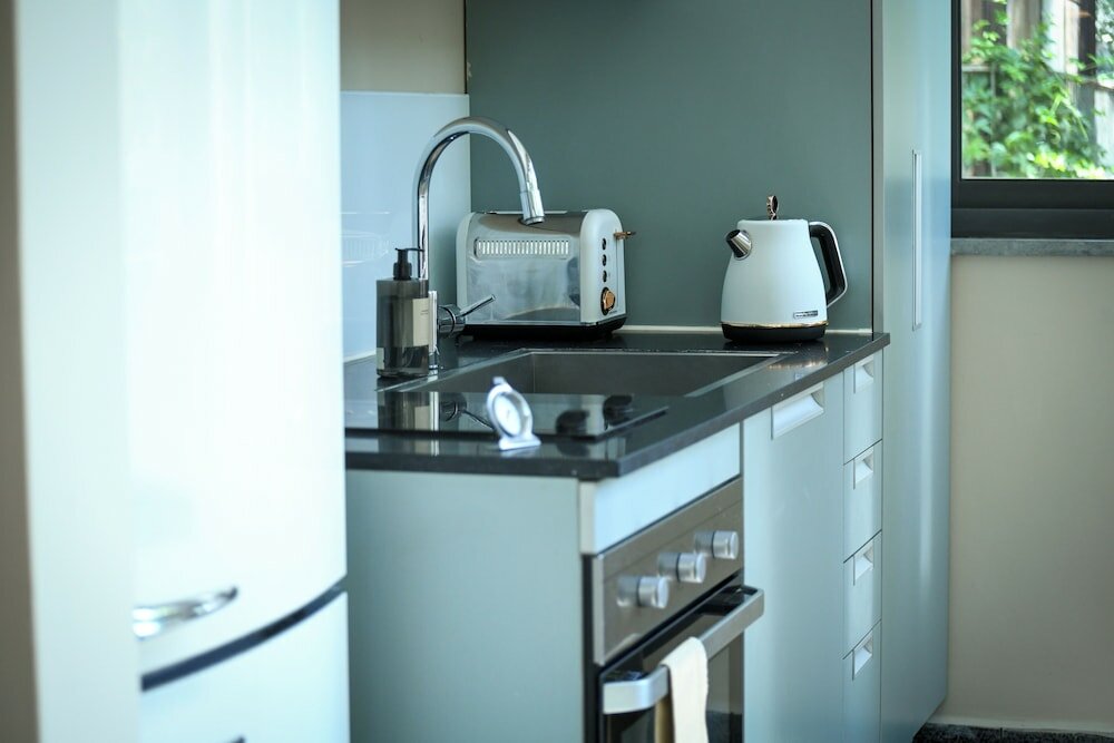 Фото Elegant 1br Dizengoff Apt by Sea N' Rent