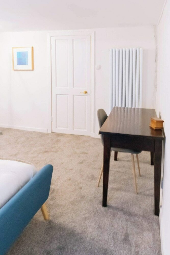 Фото Spacious & Welcoming 2bd Flat - Edinburgh