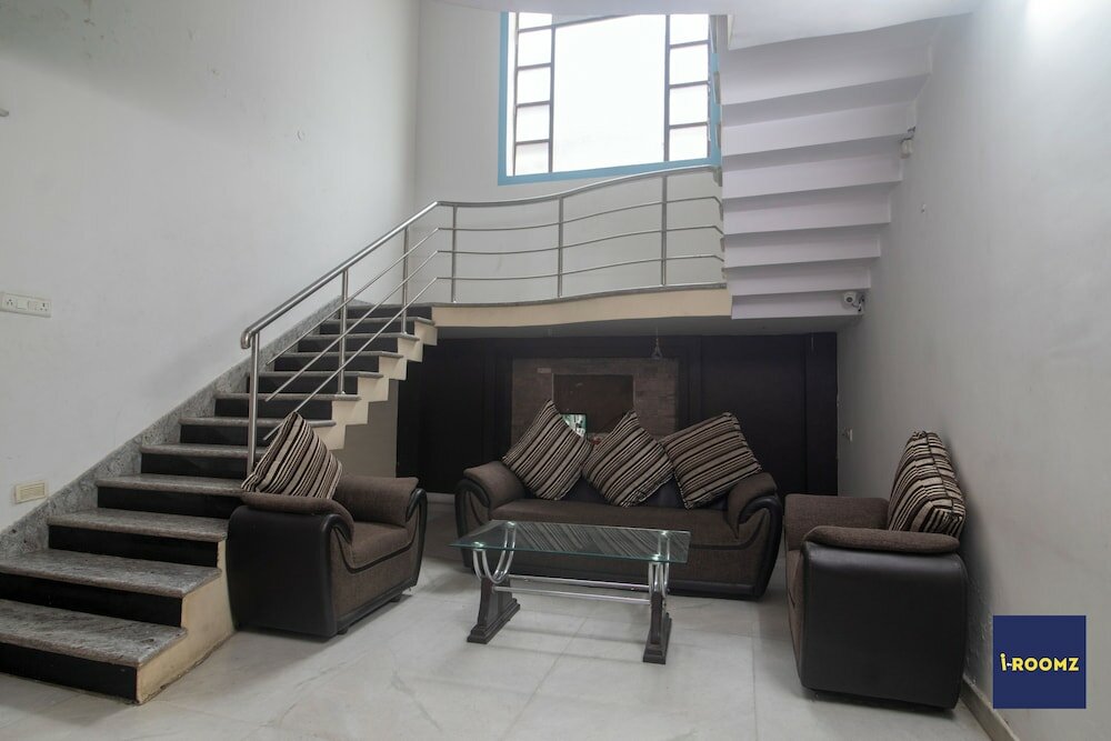 Фото IROOMZ Peaceful Stay Villa