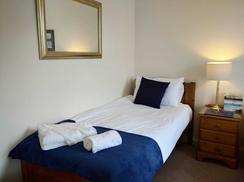 Фото Spacious 4 Bedroom House with Garden