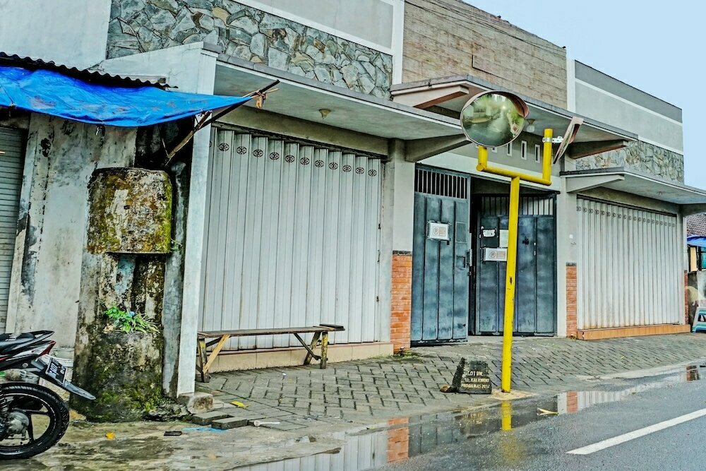 Hotel Oyo Life 92393 Namimart Syariah 1, Kediri, photo