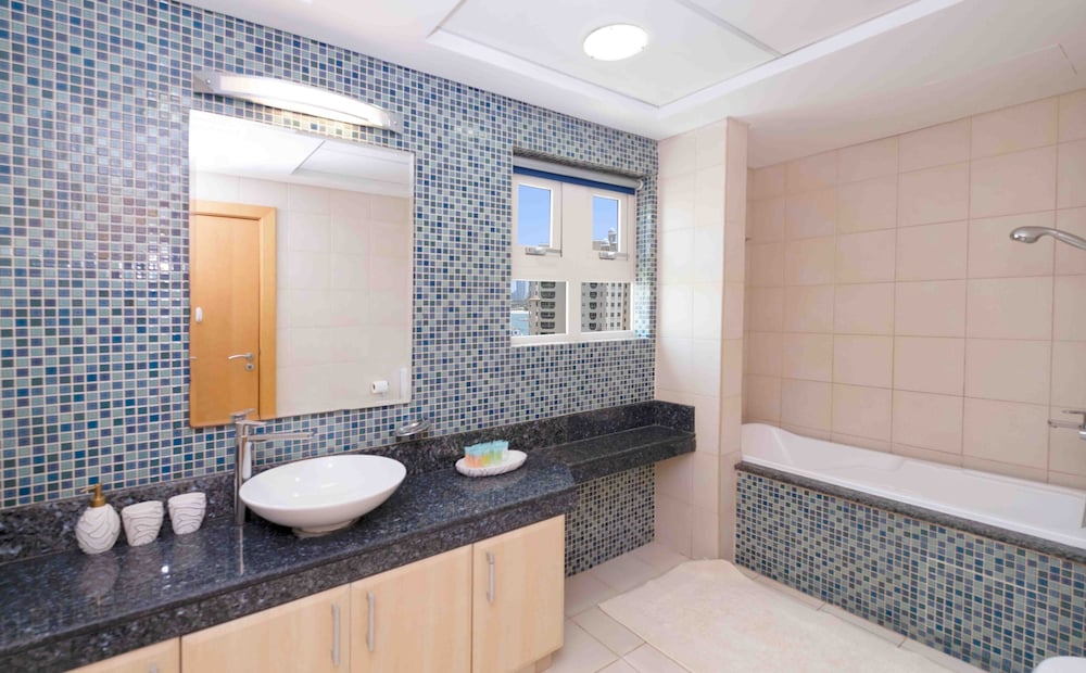 Фото Lux The Shoreline Penthouse Suite