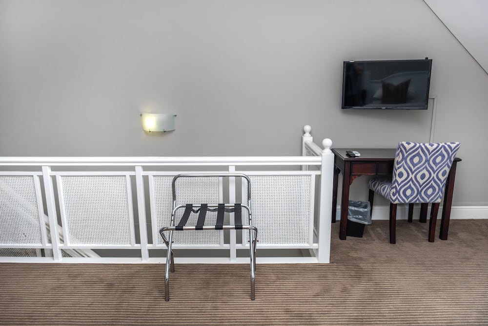 Фото The Bantry Aparthotel by Totalstay