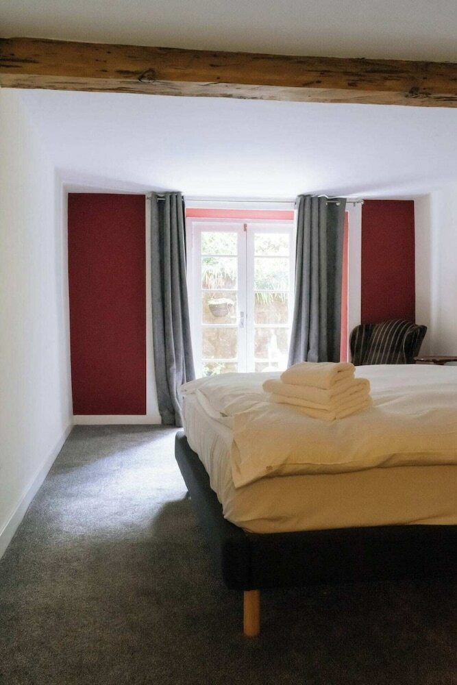 Фото Spacious & Welcoming 2bd Flat - Edinburgh