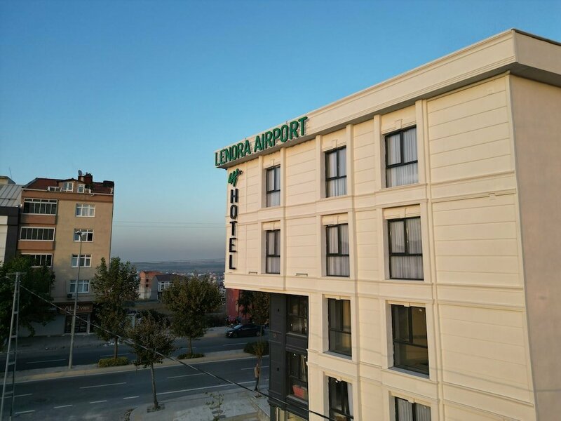 Гостиница Lenora Airport Hotel в Арнавуткёе