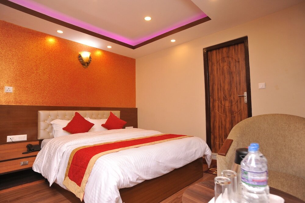 Фото Hotel Aarati