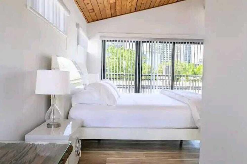 Фото Townhouse Coconut Grove - Miami