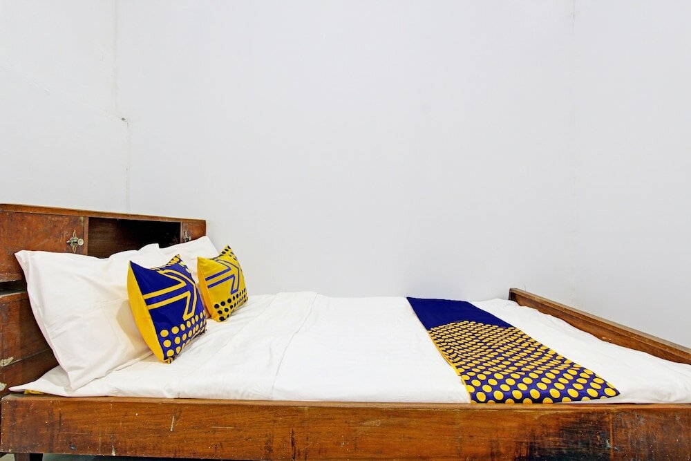 Фото Spot On 92156 Adinda Kost