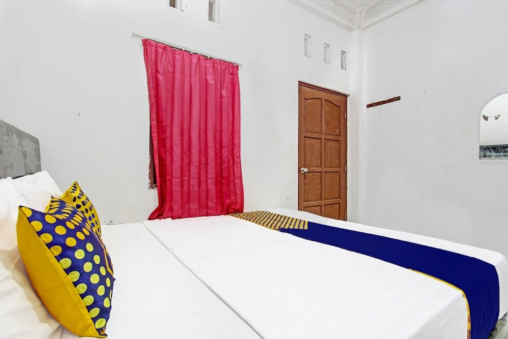 Фото Spot On 92156 Adinda Kost