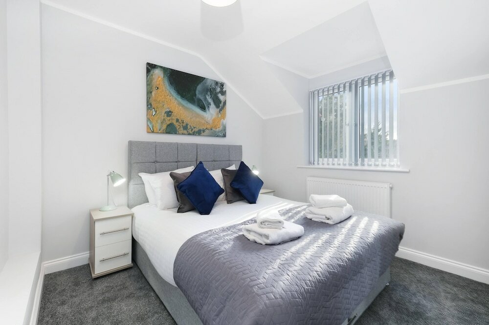 Фото 2 Bdrm Penthouse with parking Wycombe