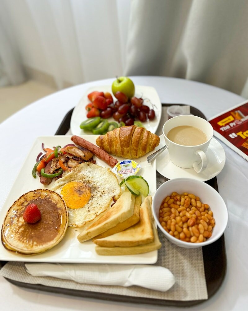 Фото The Gibs Hotel