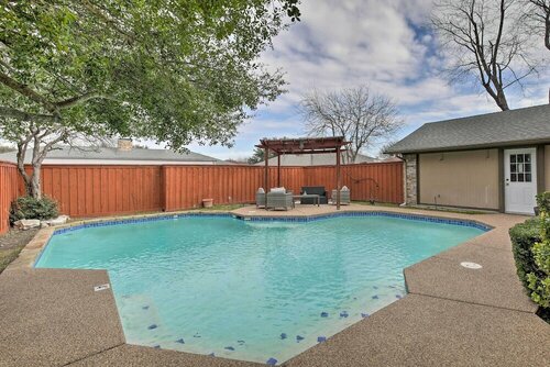 Гостиница Game Room & Private Pool: Richardson Retreat в Уили