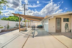 Гостиница Stunning Palm Springs Home w Private Yard! в Палм-Спрингс