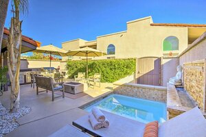 Гостиница Dtwn Palm Springs Condo: BBQ, Pool, Fire Pit, Etc!