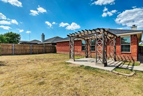 Гостиница Pet-friendly Lubbock Home W/yard - 6Mi to Ttu в Лаббоке