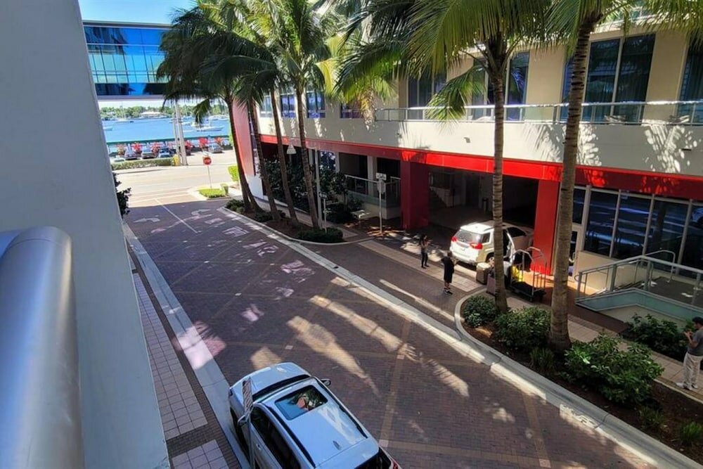 Фото Costa Hollywood Beach Studios