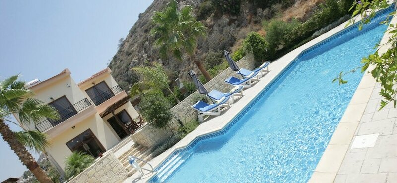 Гостиница A Three-bedroom Villa With a Private Pool and Landscaped Garden Wi-fi