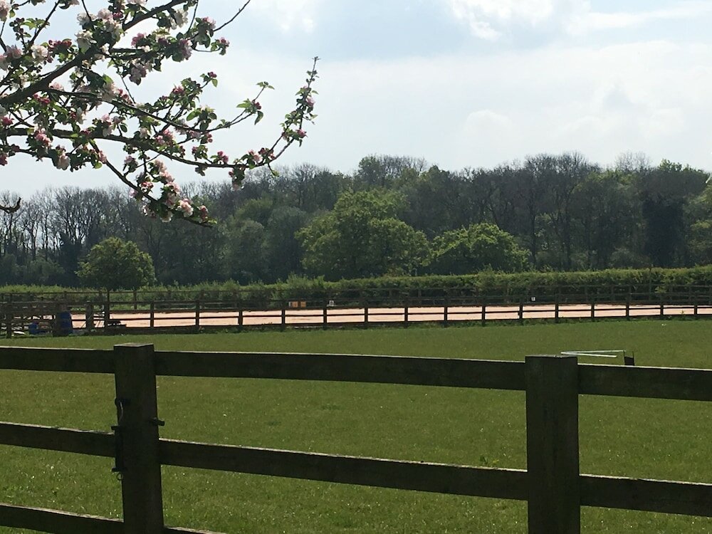 Фото Oxton Hill Hideaway