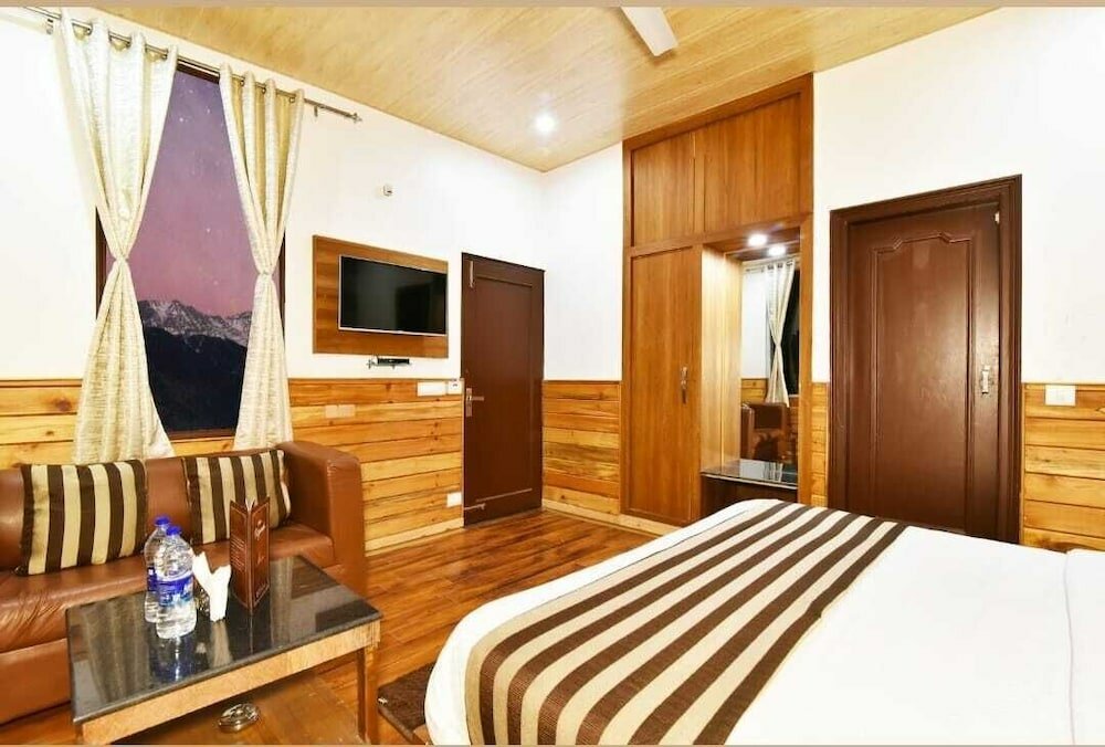 Фото Hotel Divyansh by Vrb Hotels