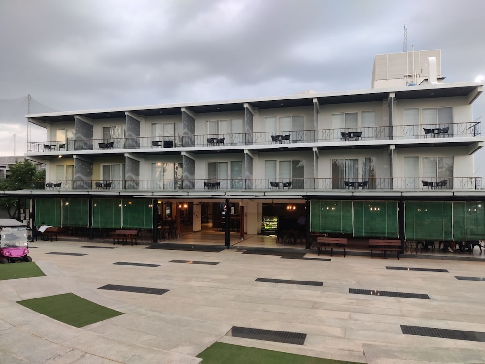 Фото отеля 1