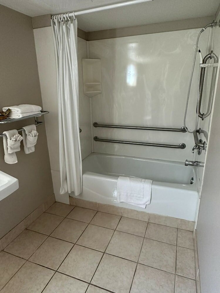 Фото Coastal Breeze Inn
