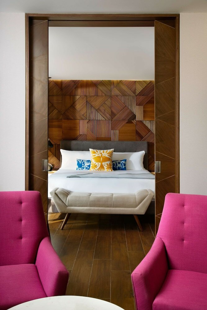 Фото Апартаменты The Fives Downtown Hotel & Residences, Curio Collection by Hilton