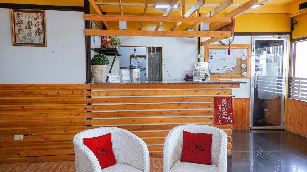 Фото RedDoorz @ Humayhumay Road Lapulapu