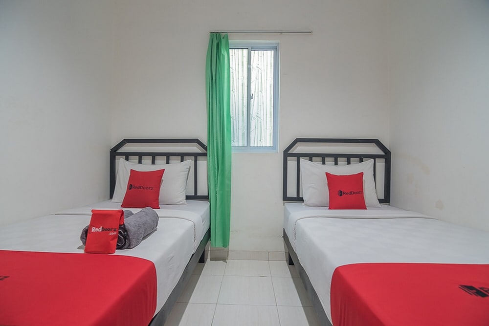 Фото RedDoorz near Nagoya Citywalk Batam 2