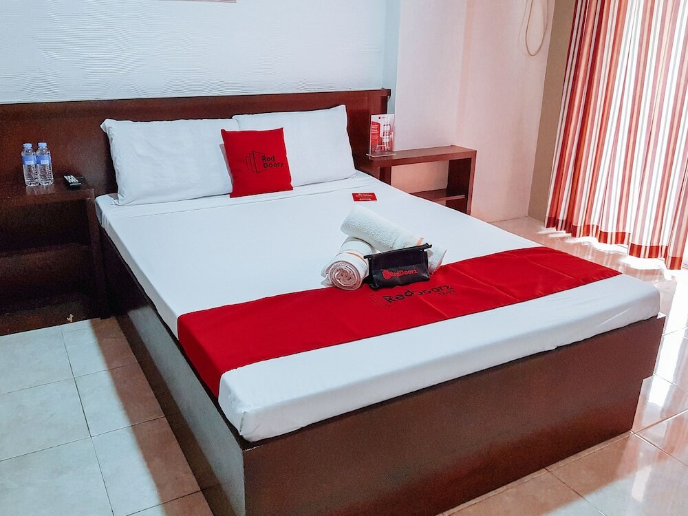 Фото RedDoorz @ Caimito Drive Dampas