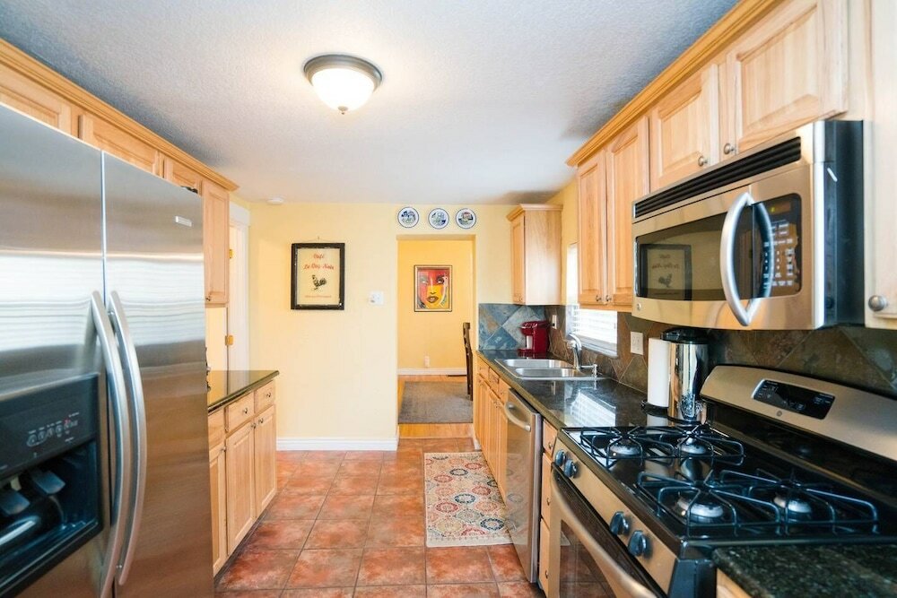 Фото Artisan Victorian Spacious Backyard Great Location