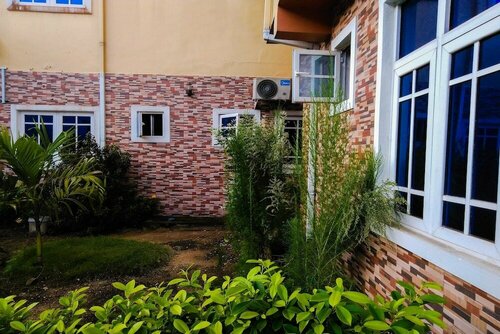Гостиница Beneville Hotel and Apartment в Калабаре
