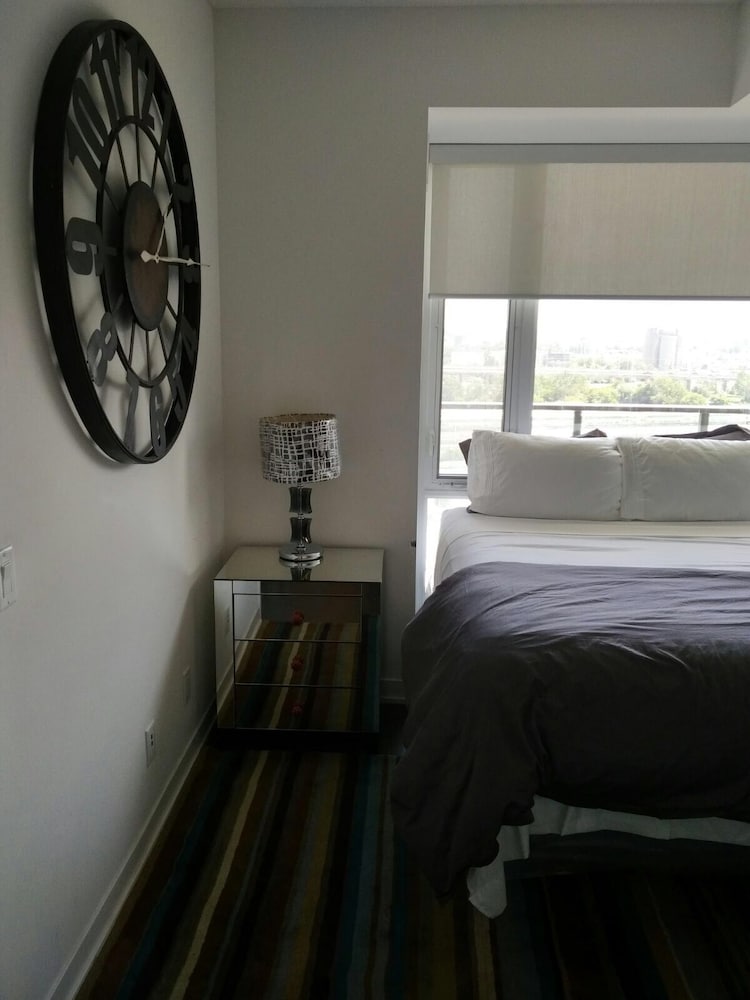 Фото Midnight Suites