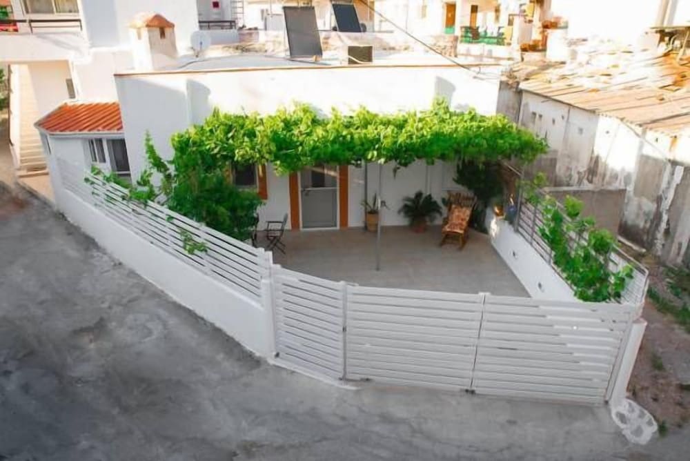 Фото Kamariko Traditional House