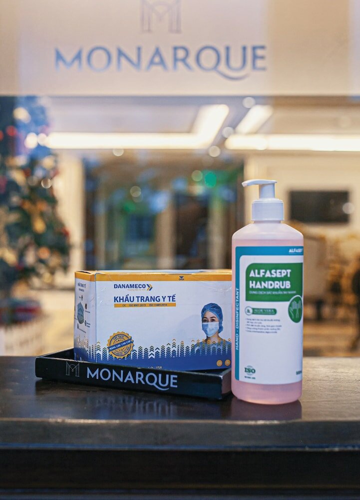 Фото Monarque Hotel