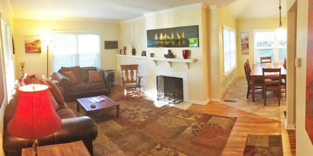 Фото House at the Foot of the Mountains