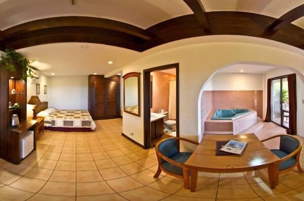 Фото Cliffside View Hotel