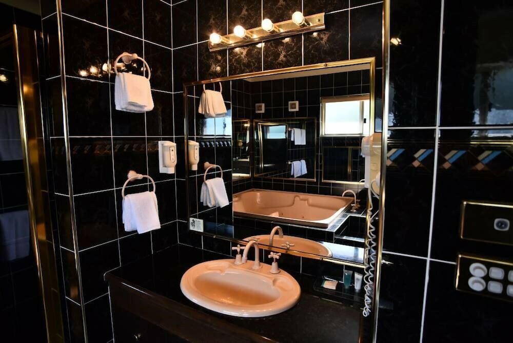 Фото The Crossing Motel