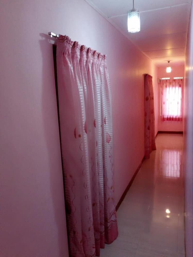 Фото Lizzie Villa Guest House