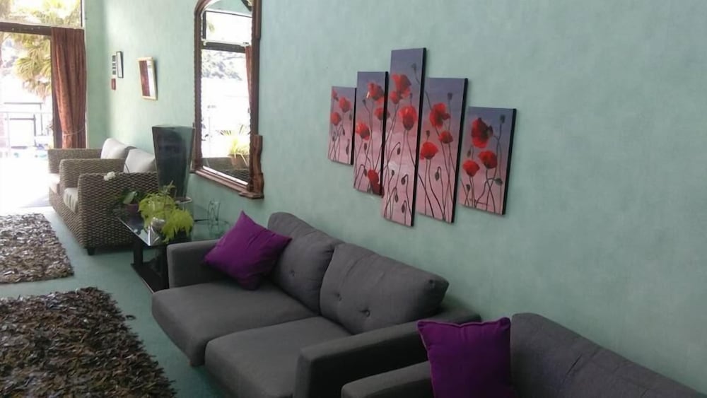 Фото Piwaka Lodge and Backpackers